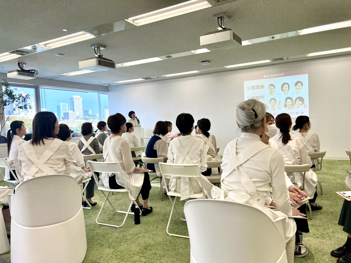 ポピンズが誇る充実の研修制度とは？「更新時研修」をレポートします！